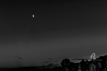 Fotografia intitolato "Lune croissante-roc…" da Michel Babkine, Opera d'arte originale, Fotografia digitale