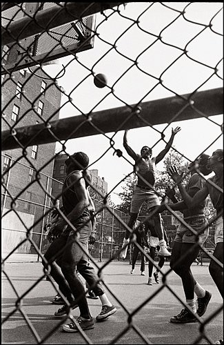 Photographie intitulée "Black Basket. NY 19…" par Michel Berberian, Œuvre d'art originale