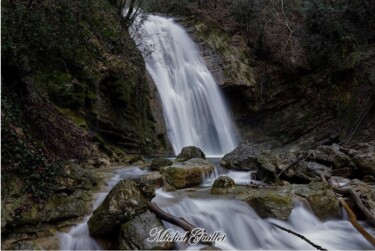 Photography titled "Cascades d'Alloix" by Michel Guillet, Original Artwork, Non Manipulated Photography