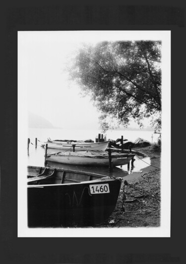 Fotografia intitulada "Barques sur la rive" por Michel Jegerlehner, Obras de arte originais, Fotografia de filme
