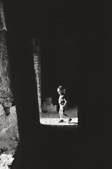 Photography titled "L'enfant" by Michel Poirier, Original Artwork, Analog photography