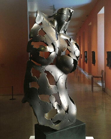 Escultura titulada "Female Essence Bron…" por Miguel Guía, Obra de arte original, Bronce