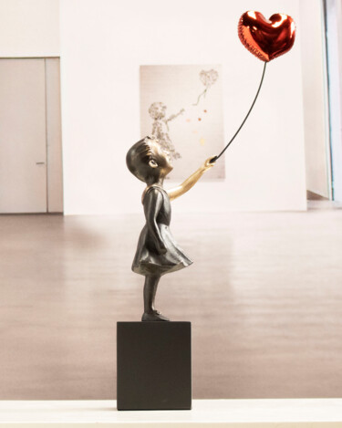 雕塑 标题为“Girl with red ballo…” 由Miguel Guía, 原创艺术品, 青铜