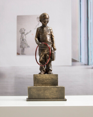 雕塑 标题为“Boy with red hoop” 由Miguel Guía, 原创艺术品, 青铜