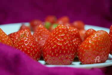Фотография под названием "Les fraises" - Miler Art, Подлинное произведение искусства, Цифровая фотография