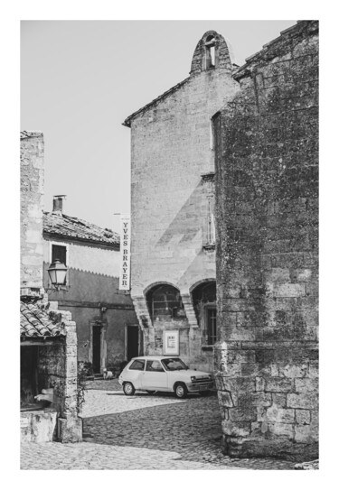 Photographie intitulée "Le charme des Baux" par Michaël B. (mkb_9t), Œuvre d'art originale, Photographie numérique