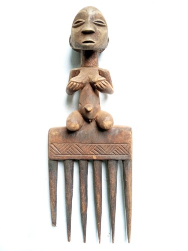 Escultura intitulada "Luba comb,African t…" por Jafeth Moiane, Obras de arte originais, Madeira