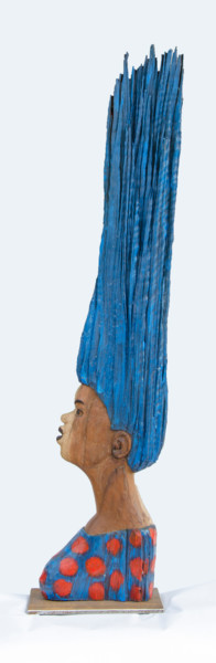 Escultura intitulada "The blue haired mod…" por Mosoti Kepha, Obras de arte originais, Madeira