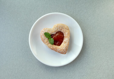 摄影 标题为“heart cookies on a…” 由Mrivserg, 原创艺术品, 数码摄影