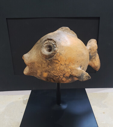 Scultura intitolato "Petit poisson Bubul…" da Muriel Mougeolle, Opera d'arte originale, Argilla