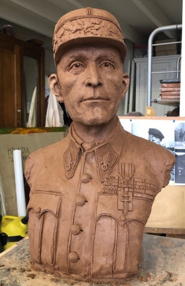 雕塑 标题为“Raoul Magrin-Verner…” 由Nacera Kaïnou, 原创艺术品, 兵马俑