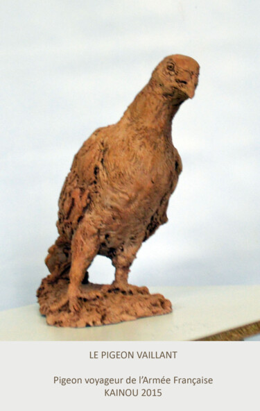 Sculpture titled "Le Pigeon Vaillant" by Nacera Kaïnou, Original Artwork, Terra cotta