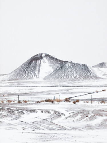 Photographie intitulée "Faded hill" par Nadezda Sharova, Œuvre d'art originale, Photographie numérique