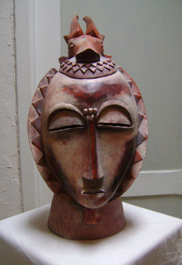 「Masque-sculpture ga…」というタイトルの彫刻 Nadine Trescartes (fildefériste)によって, オリジナルのアートワーク, テラコッタ