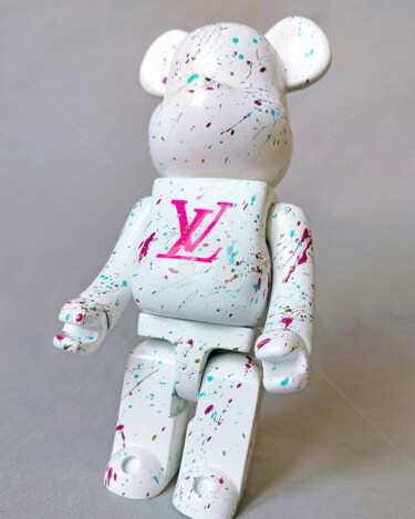 Γλυπτική με τίτλο "Louis Vuitton Bear…" από Na$H, Αυθεντικά έργα τέχνης, Σπρέι βαφής