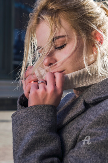 Fotografia zatytułowany „Young blonde girl” autorstwa Nataliia Belozerova, Oryginalna praca, Fotografia cyfrowa