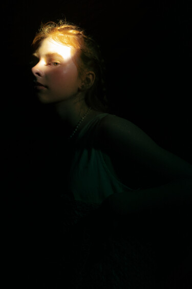 Photographie intitulée "BIRTH  OF DOAMNA ZI…" par Natasha Yankelevich, Œuvre d'art originale, Photographie numérique