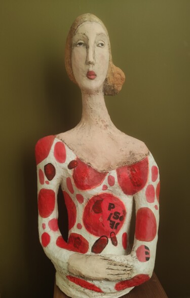 Escultura intitulada "Anna" por Nathalie Guet Desch, Obras de arte originais, Papel machê