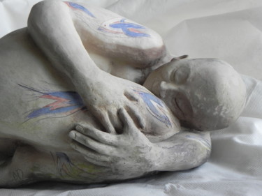 Skulptur mit dem Titel "A quoi rêvent les a…" von Nicola Deux, Original-Kunstwerk, Keramik