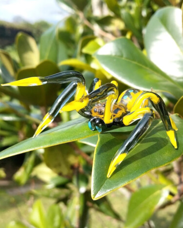 Sculpture intitulée "Araña amarilla" par Nicolas Cadavid, Œuvre d'art originale, Verre