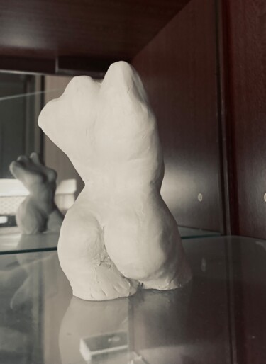 Sculpture intitulée "female torso" par Nikita Voloshin, Œuvre d'art originale, Argile