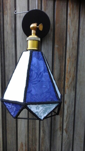 Design mit dem Titel "lampe bleu" von Hélène Guinand, Original-Kunstwerk, Leuchte