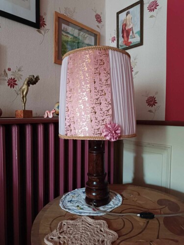 Design titled "lampada rosa" by Hélène Guinand, Original Artwork, Luminaire