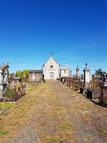 Photographie intitulée "Chapelle cimetière" par Nathyse, Œuvre d'art originale, Photographie numérique