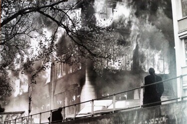 Фотография под названием "L'incendie de la ru…" - Noham Rudisuhli, Подлинное произведение искусства, Не манипулируемая фотог…