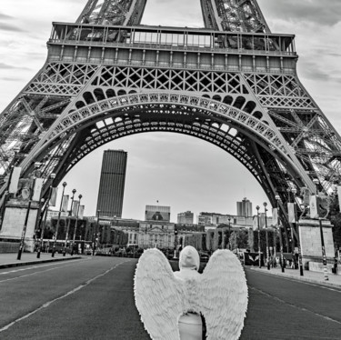 Фотография под названием ""Tour Eiffel ( "Ang…" - Natalia Zavialova, Подлинное произведение искусства, Цифровая фотография