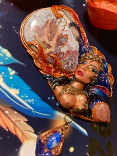 Design intitolato "Egyptian goddess Ne…" da Olga Kras, Opera d'arte originale, Argilla polimerica