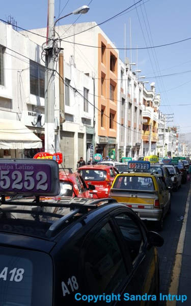 Photographie intitulée "TAXI SILENCIO GRACI…" par Omsurya Sandra Inti Ruphay, Œuvre d'art originale