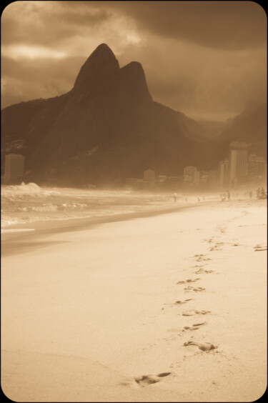 Photographie intitulée "Passos de Ipanema" par Ordí Ordí, Œuvre d'art originale, Photographie numérique