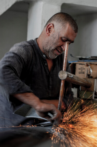 Photography titled "laborer" by Orhan Güldeste, Original Artwork, Non Manipulated Photography