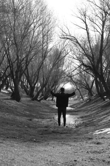 Photographie intitulée "lonely man" par Orhan Güldeste, Œuvre d'art originale, Photographie non manipulée