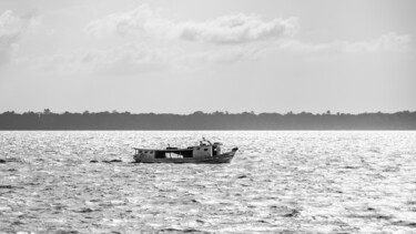 Fotografia zatytułowany „Barco na Baia do Gu…” autorstwa Ori Junior, Oryginalna praca, Fotografia cyfrowa