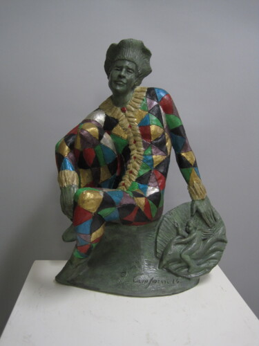 Скульптура под названием "Arlecchino con meda…" - Paolo Camporese, Подлинное произведение искусства, Терракота