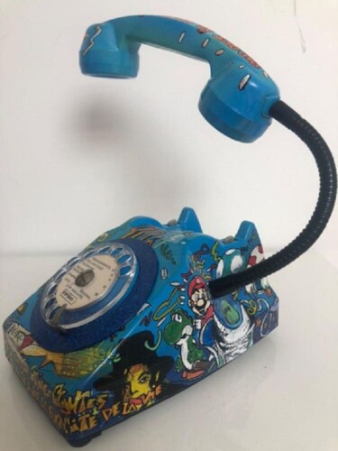 Скульптура под названием "Phone Mario" - Pap'S, Подлинное произведение искусства, Пластмасса