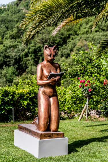 Escultura intitulada "La liseuse" por Pari Ravan, Obras de arte originais, Resina