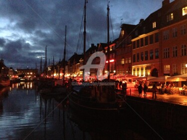 Fotografia intitolato "Nyhavn by night at…" da Yann Delpech, Opera d'arte originale, Fotografia digitale