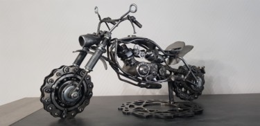 Sculptuur getiteld "Sculpture Moto Cust…" door Pat, Origineel Kunstwerk, Metalen