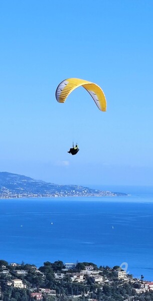 Фотография под названием "Parachute Ascension…" - Patrice Le Gall, Подлинное произведение искусства, Не манипулируемая фотог…