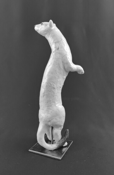 Sculptuur getiteld "hermine debout" door Patricia Grenier, Origineel Kunstwerk, Keramiek