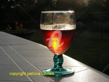 Photography titled "verre de vin au sol…" by Patricia Saulais, Original Artwork, Digital Photography