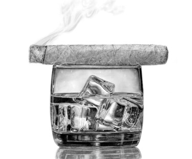 Tekening getiteld "Whisky and Cigar" door Paul Stowe, Origineel Kunstwerk, Grafiet