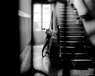 Фотография под названием "Les vélos dans le c…" - Paulous, Подлинное произведение искусства, Цифровая фотография Установлен…