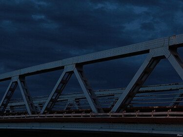 Fotografia intitulada "Le pont métal" por Paulous, Obras de arte originais, Fotografia digital Montado em Outro painel rígido