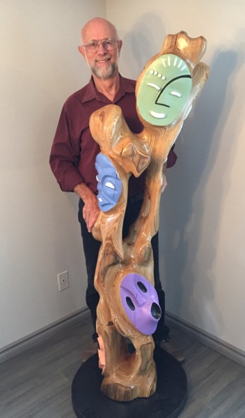Skulptur mit dem Titel "Peace Pole" von Peter Lattey, Original-Kunstwerk, Holz