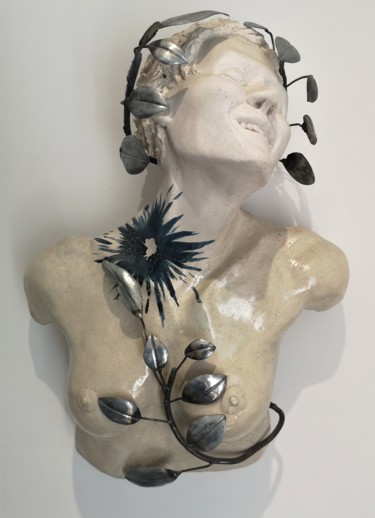 Skulptur mit dem Titel "Le baiser bleu" von Philippe Rude, Original-Kunstwerk, Ton Auf Metall montiert