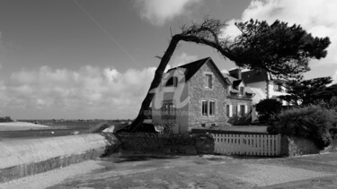 Photography titled "The house under the…" by Alain Romeas (PhotoAR), Original Artwork, Digital Photography